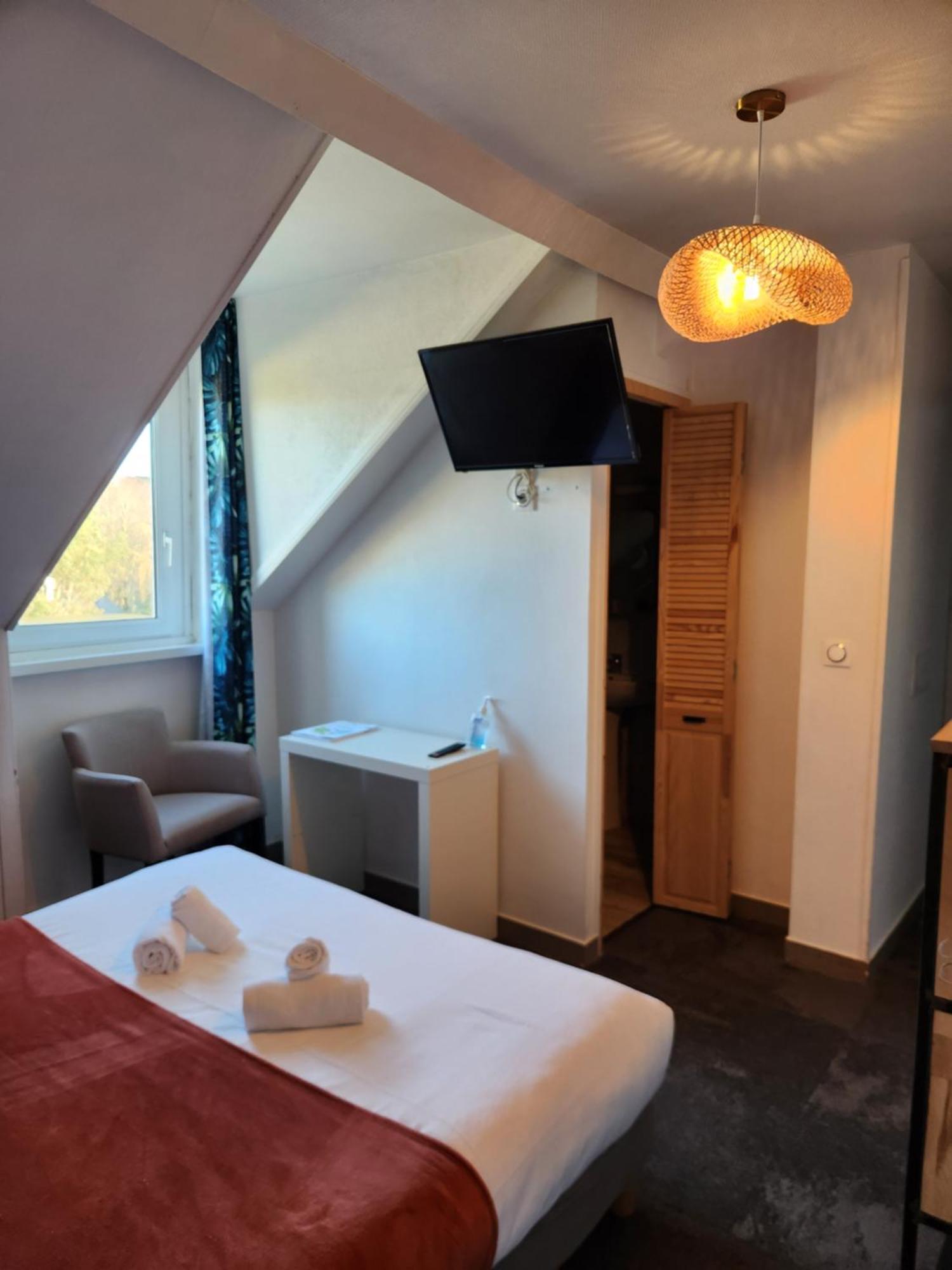 Le Petit Montmartre Hotel Dinard Exterior photo